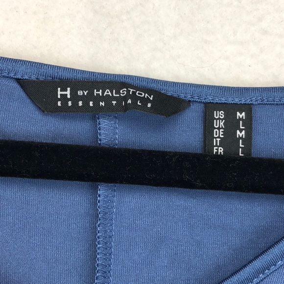 ✨Halston V-Neck Knit Extended Shoulder Top - Picture 3 of 6